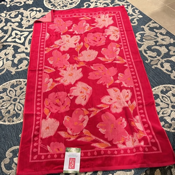 Extra Large Beach Tower, soft and gorgeous - Picture 2 of 8